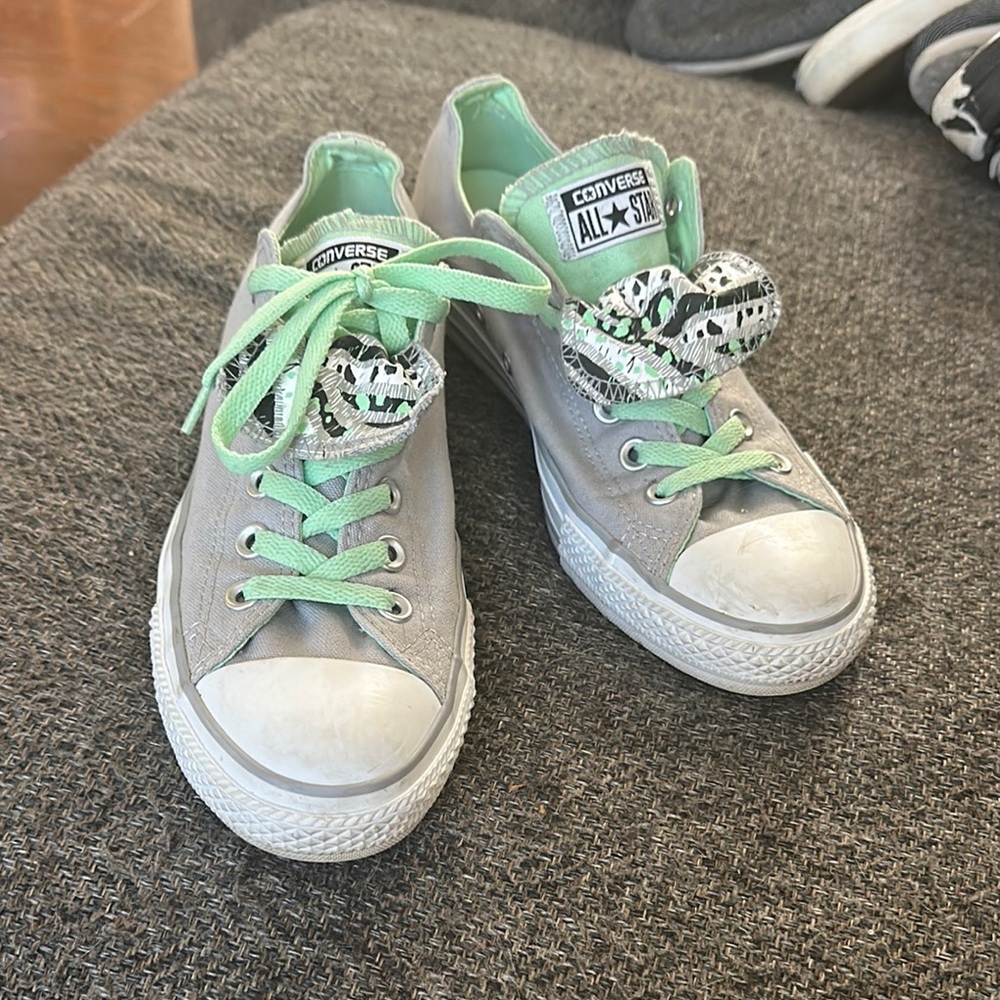 Excellent Condition Converse Light Gray w Mint accents